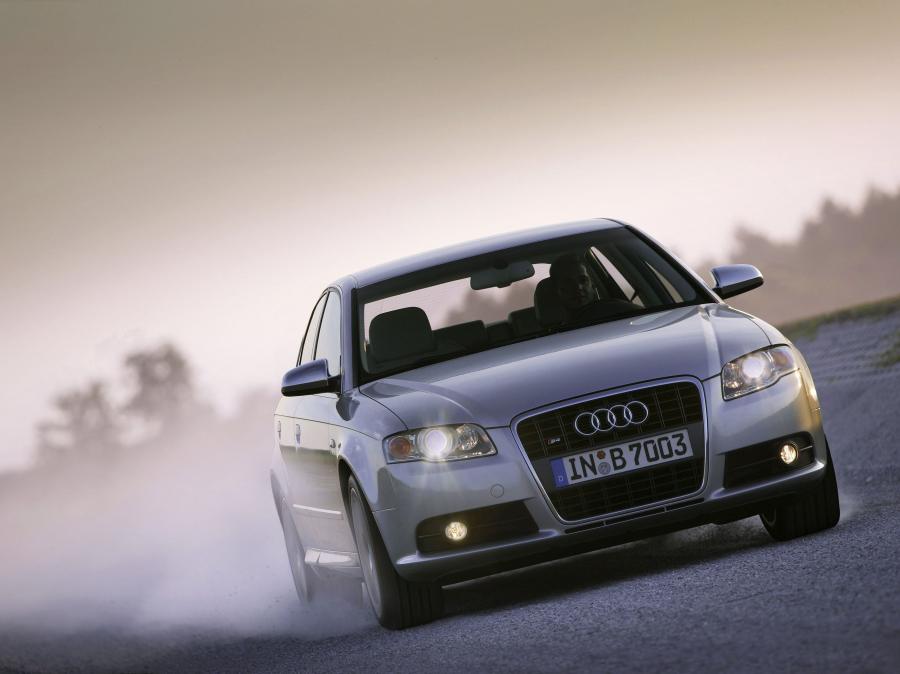  Audi S4 Sedan 4.2 Quattro (B7, 8E) 2005 года  (WW) (фото 6 из 13)